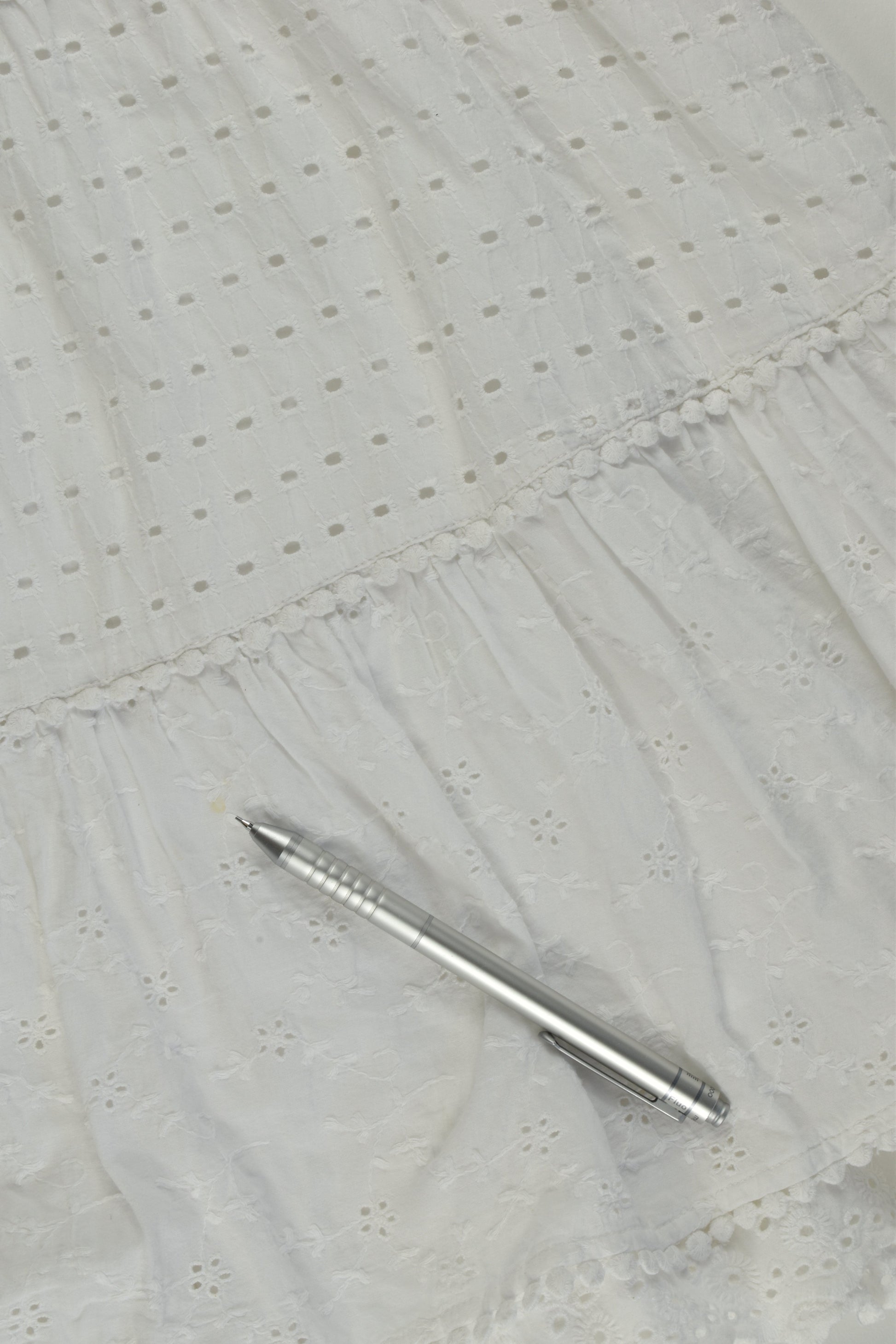 Tu Size 6 Lined Lined Embroidery Dress