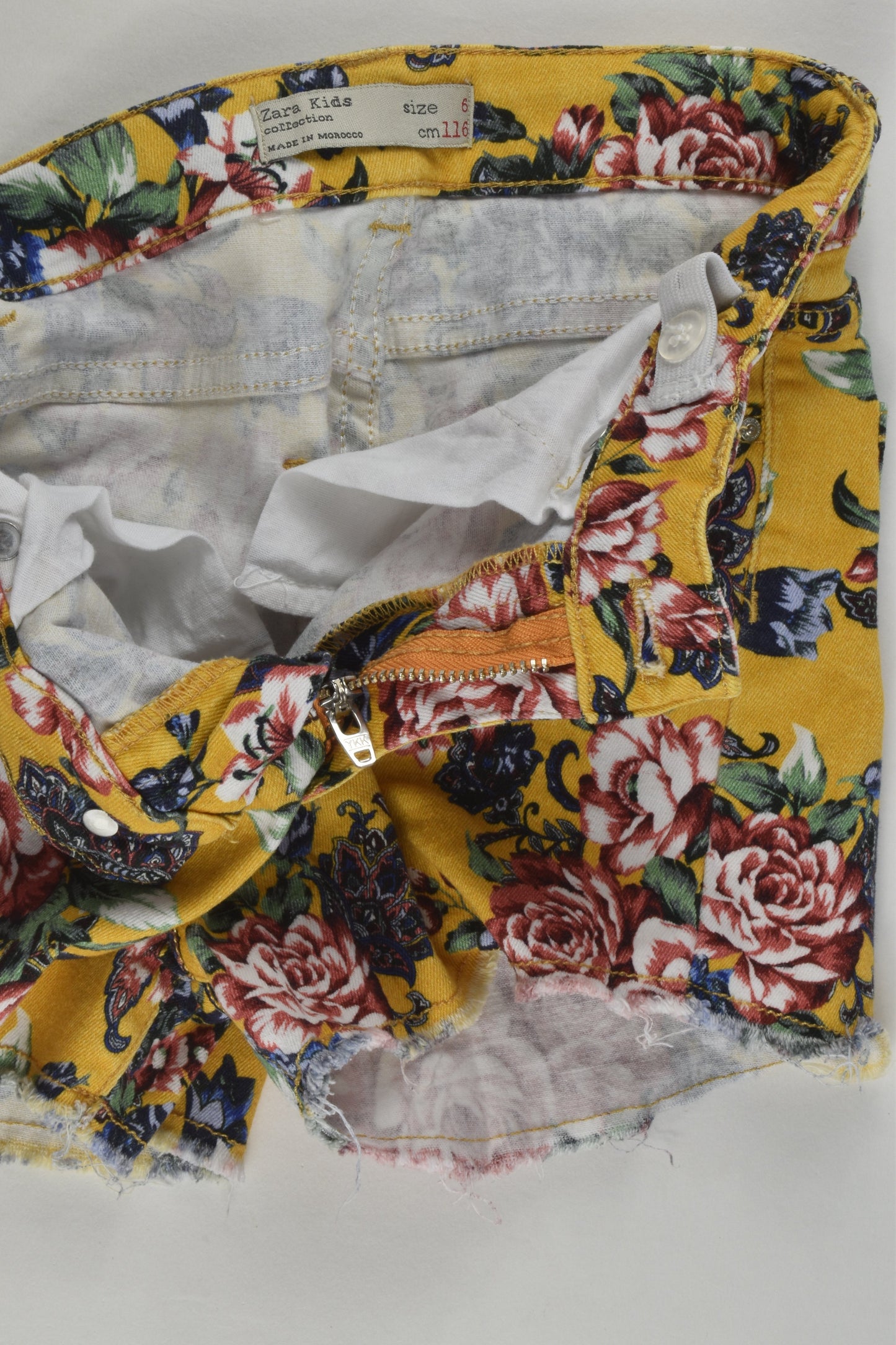 Zara Size 6 Stretchy Floral Shorts
