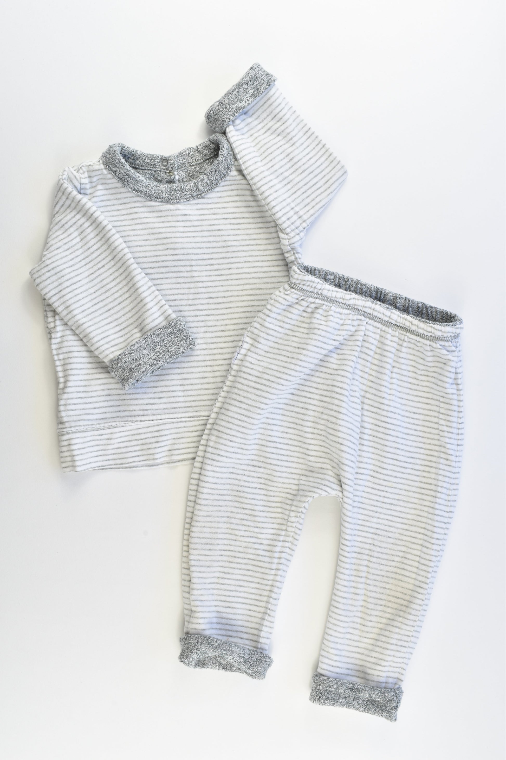 Baby Gap Size 0 (6-9 months) Reversible Lined Sweater and Pants