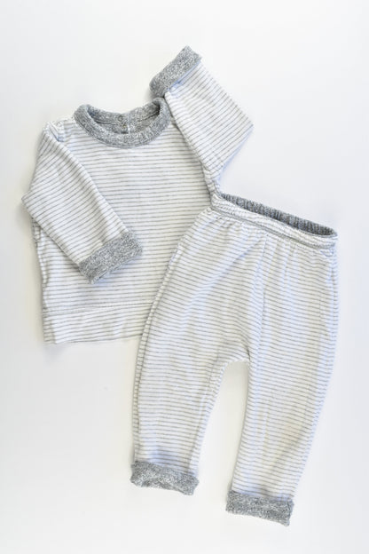 Baby Gap Size 0 (6-9 months) Reversible Lined Sweater and Pants