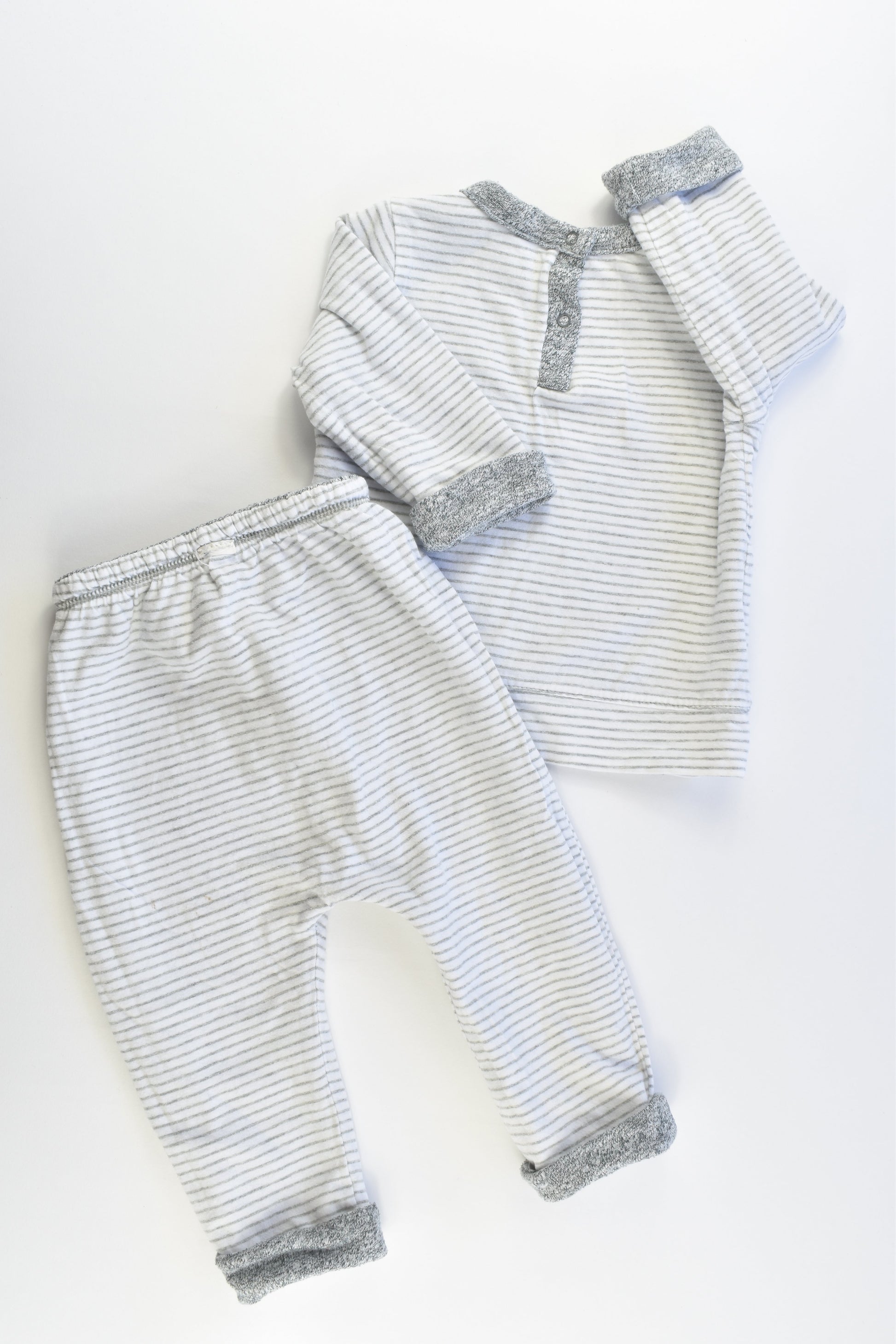 Baby Gap Size 0 (6-9 months) Reversible Lined Sweater and Pants