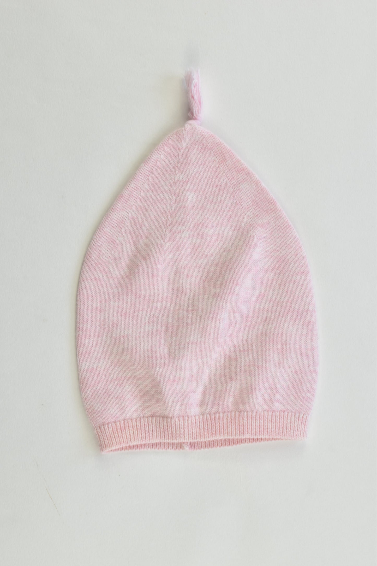Brand Unknown Size approx 0-3 months Knitted Beanie