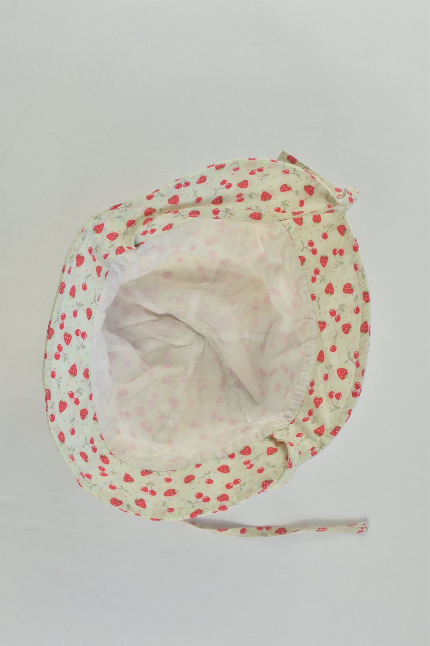 Brand Unknown Size approx 1 year Strawberries Sun Hat