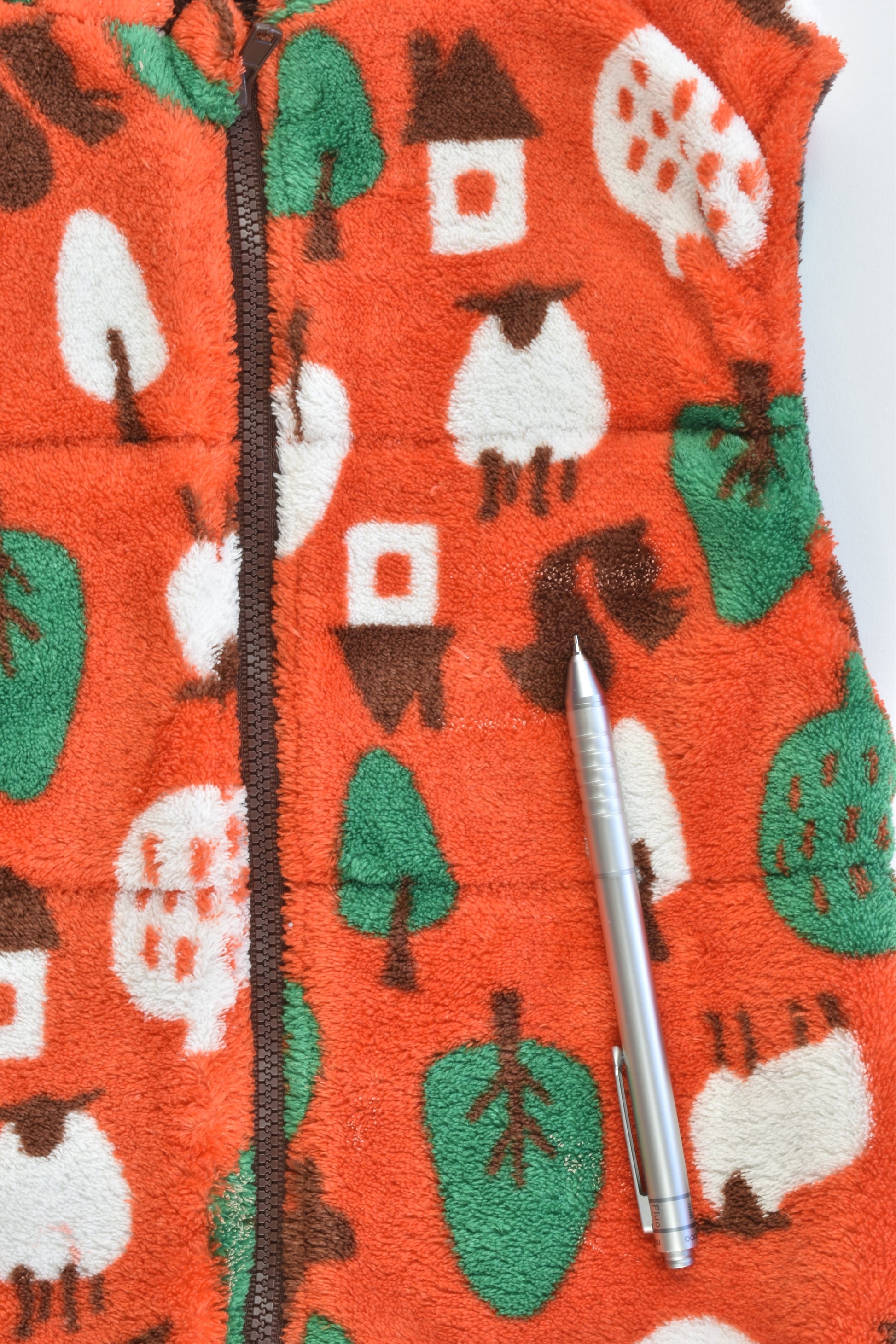 Brand Unknown Size approx 2-3 Vest