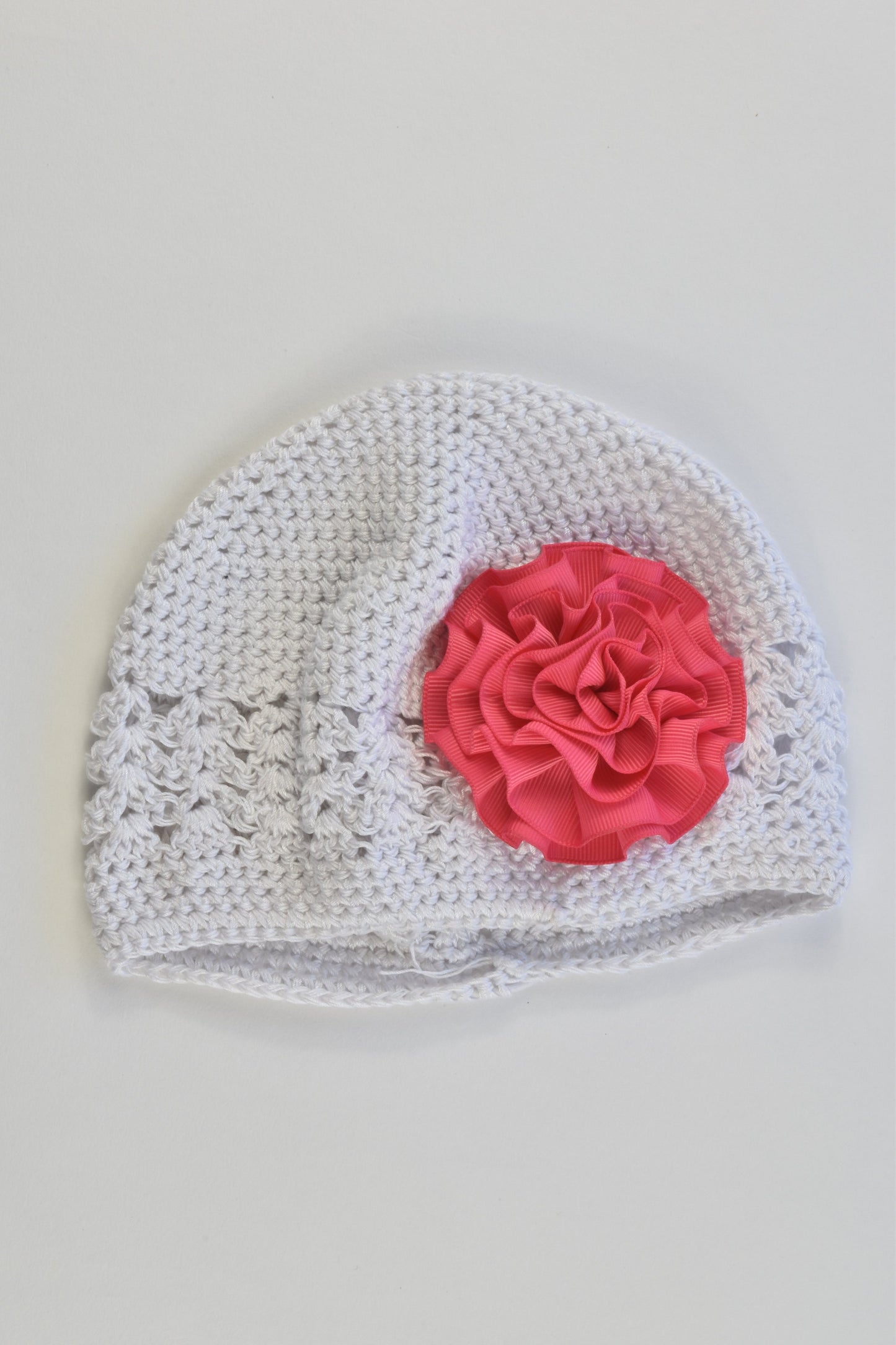 Brand Unknown Size approx 2-4 Knitted Beanie