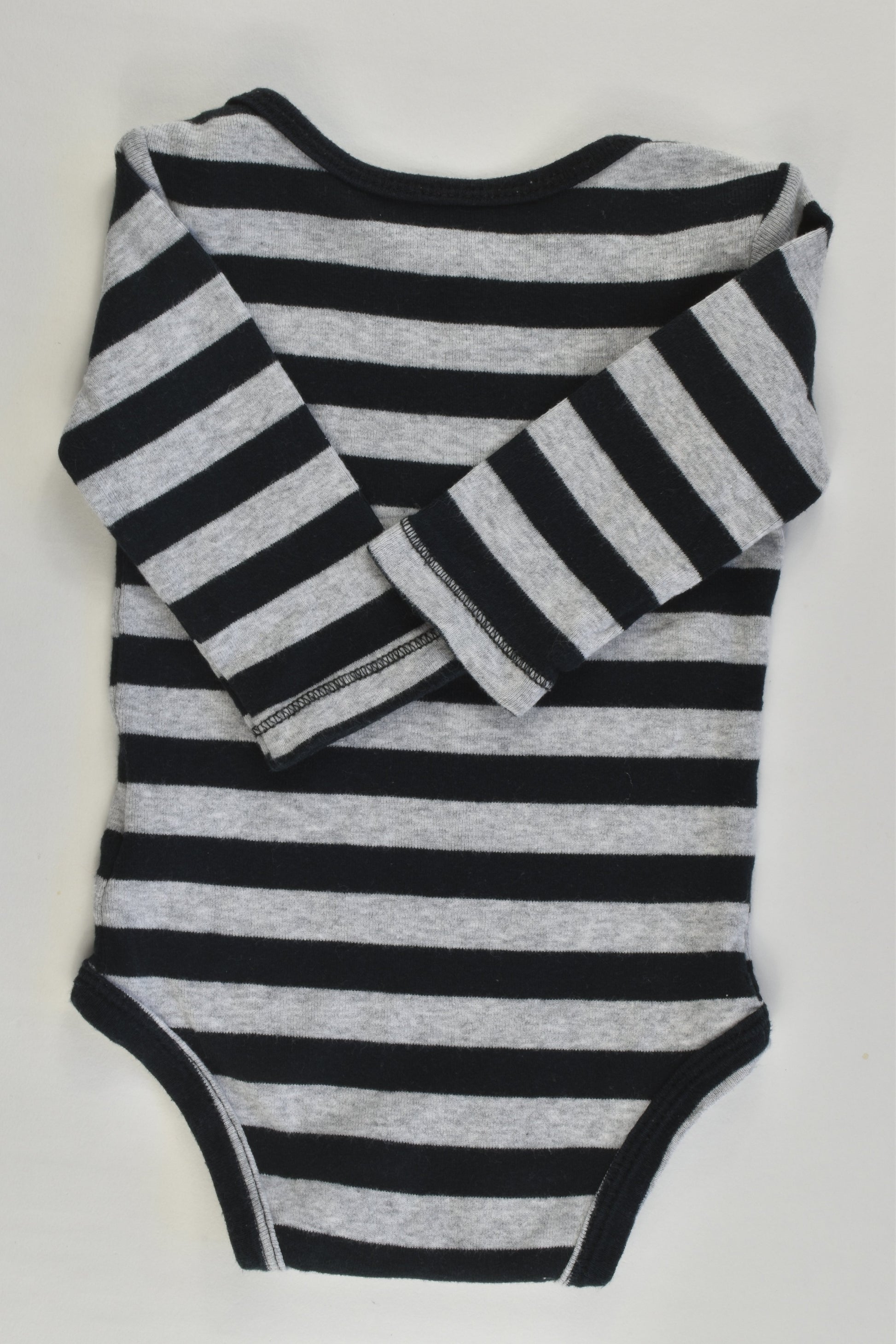 Carter's Size 000 (3 months) Penguin Bodysuit and Pants