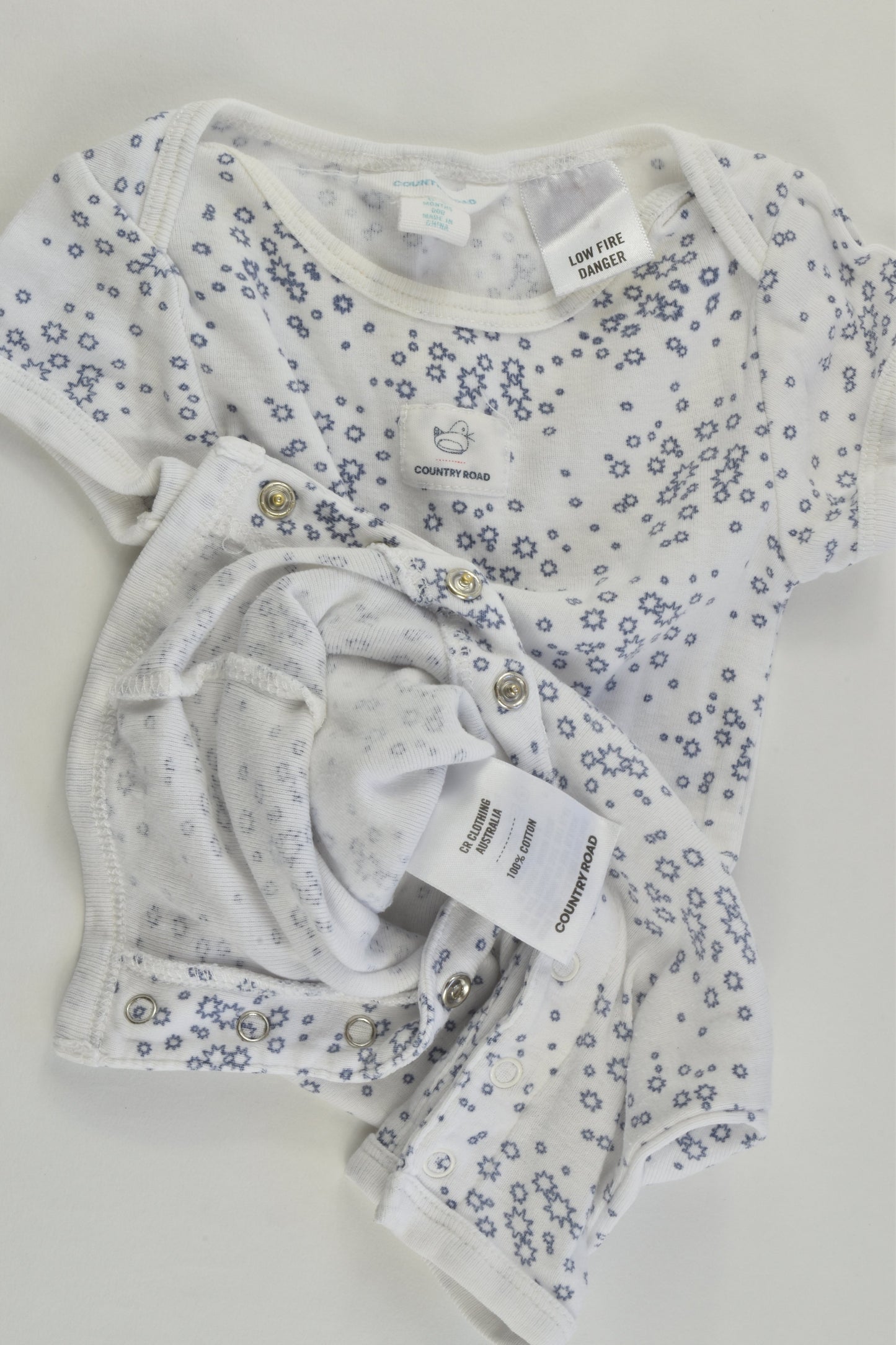 Country Road Size 000 (0-3 months) Stars Short Romper