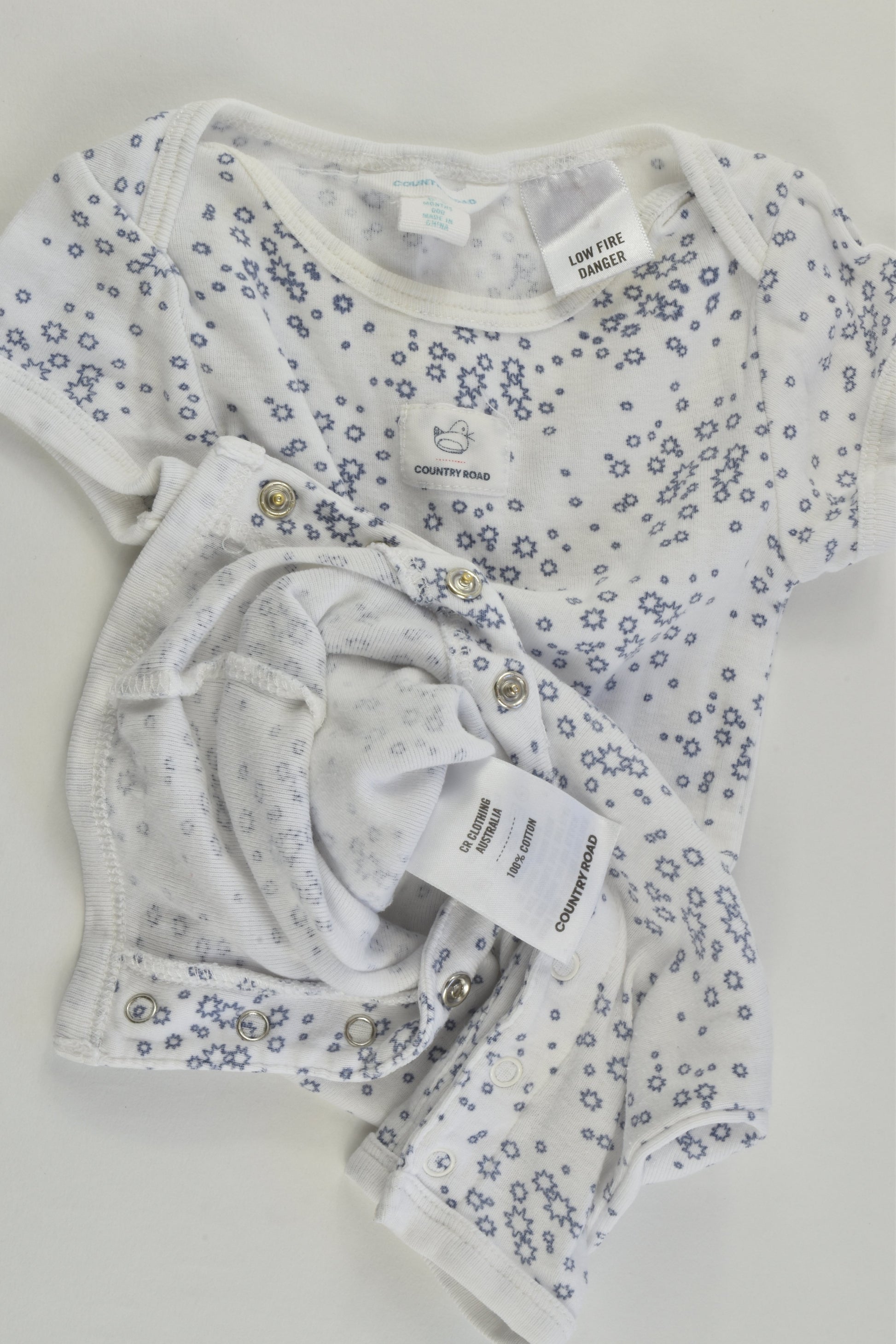 Country Road Size 000 (0-3 months) Stars Short Romper
