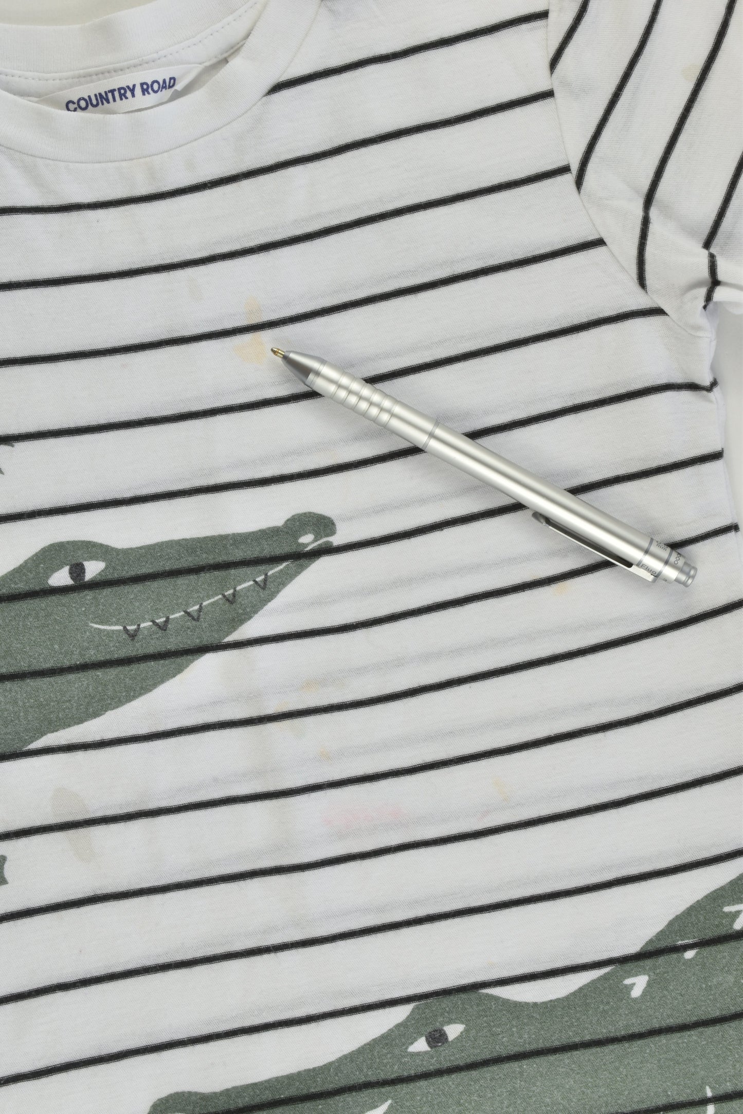 Country Road Size 2 Crocodile T-shirt