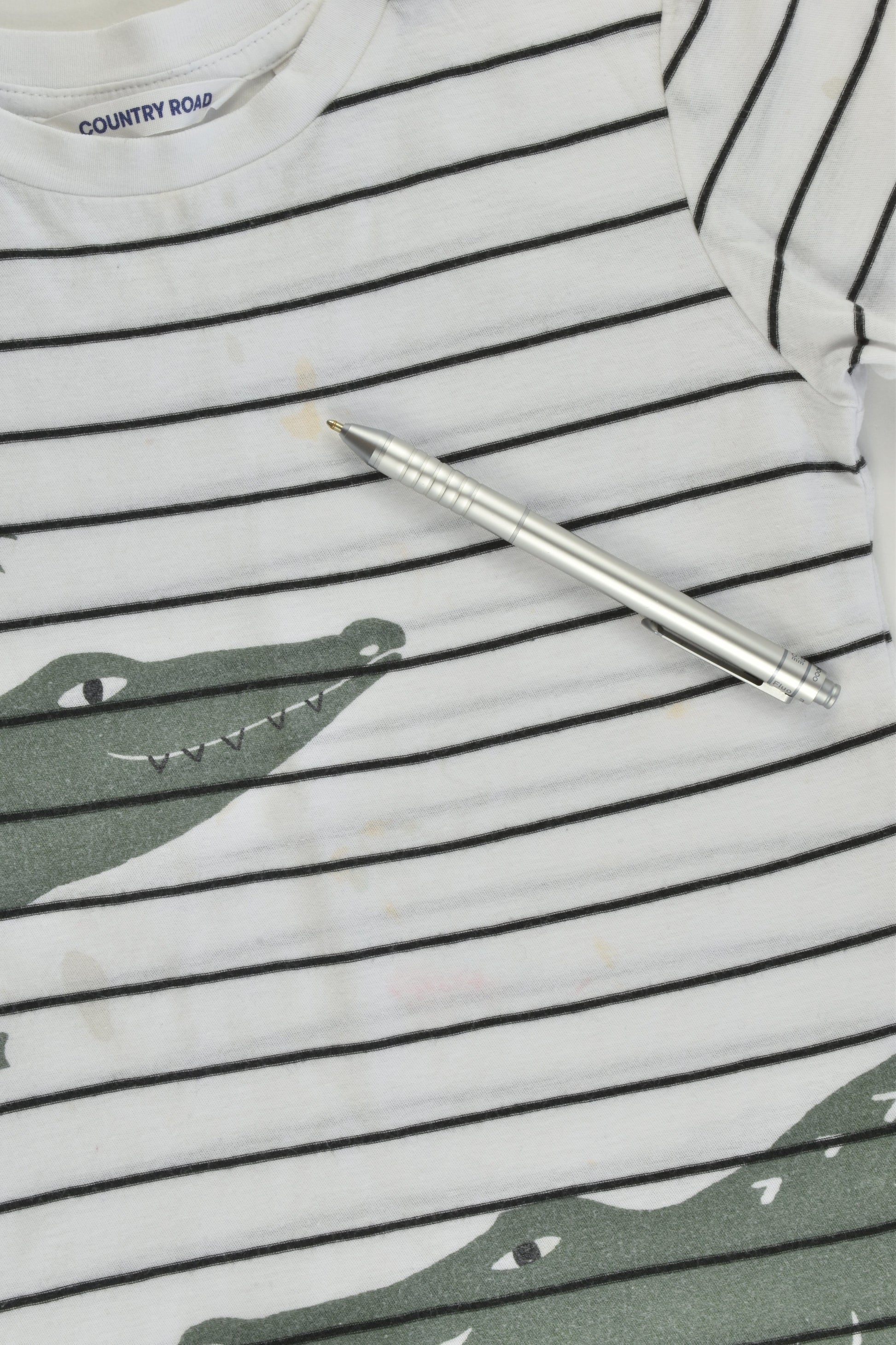 Country Road Size 2 Crocodile T-shirt