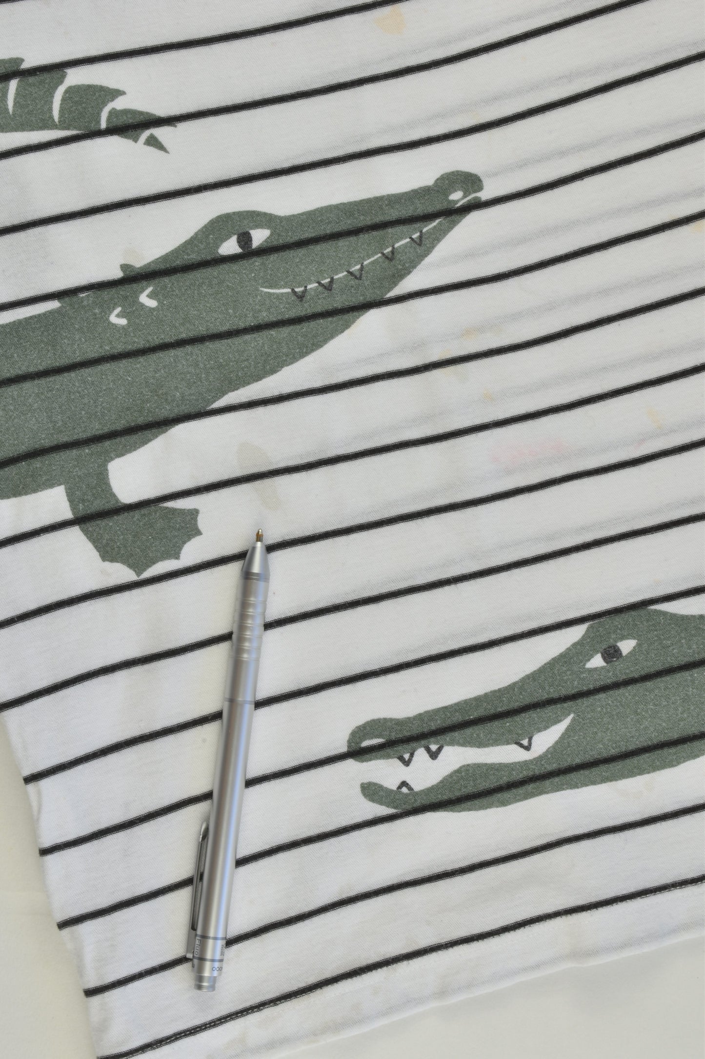 Country Road Size 2 Crocodile T-shirt