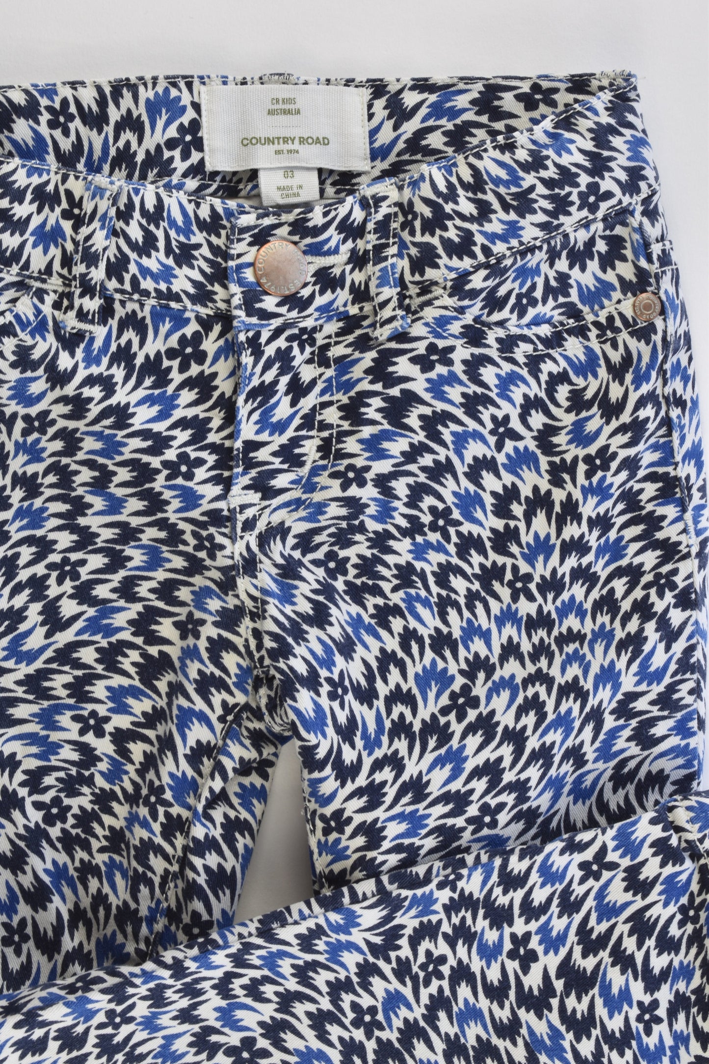 Country Road Size 3 Stretchy Skinny Leg Pants