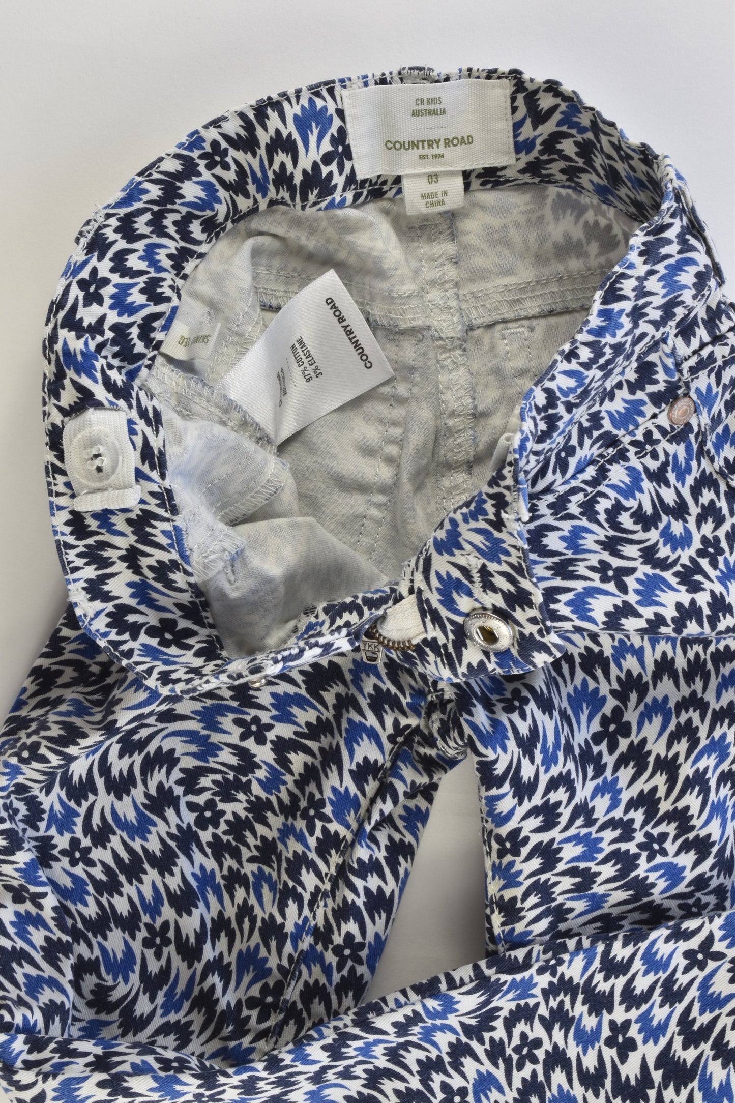 Country Road Size 3 Stretchy Skinny Leg Pants