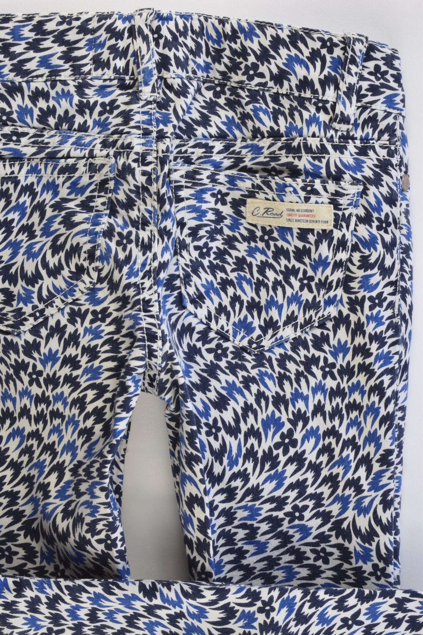 Country Road Size 3 Stretchy Skinny Leg Pants