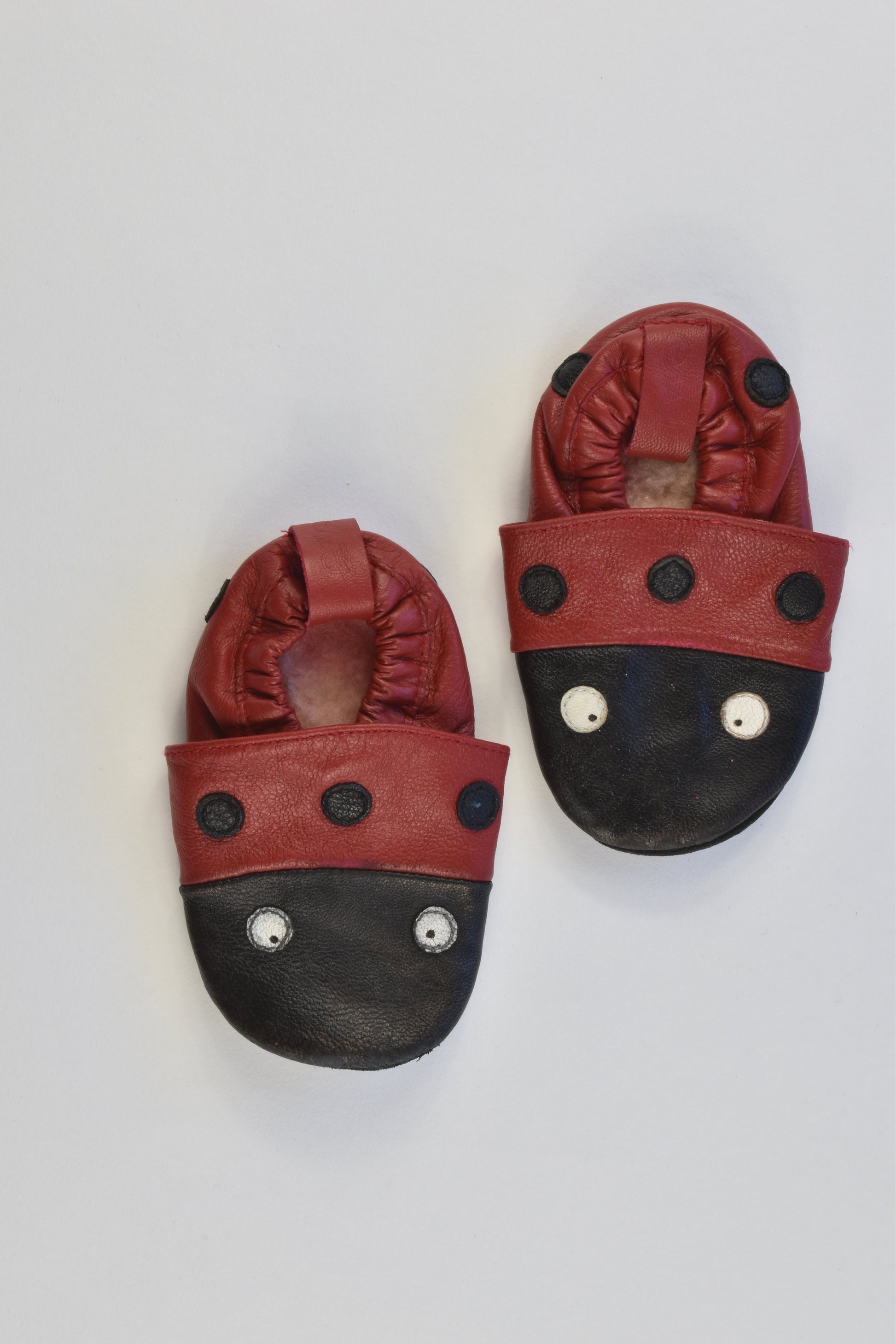 EMU (Australia) Size approx 6-12 months Ladybugs Soft Leather Baby Slippers with Merino Wool Sole