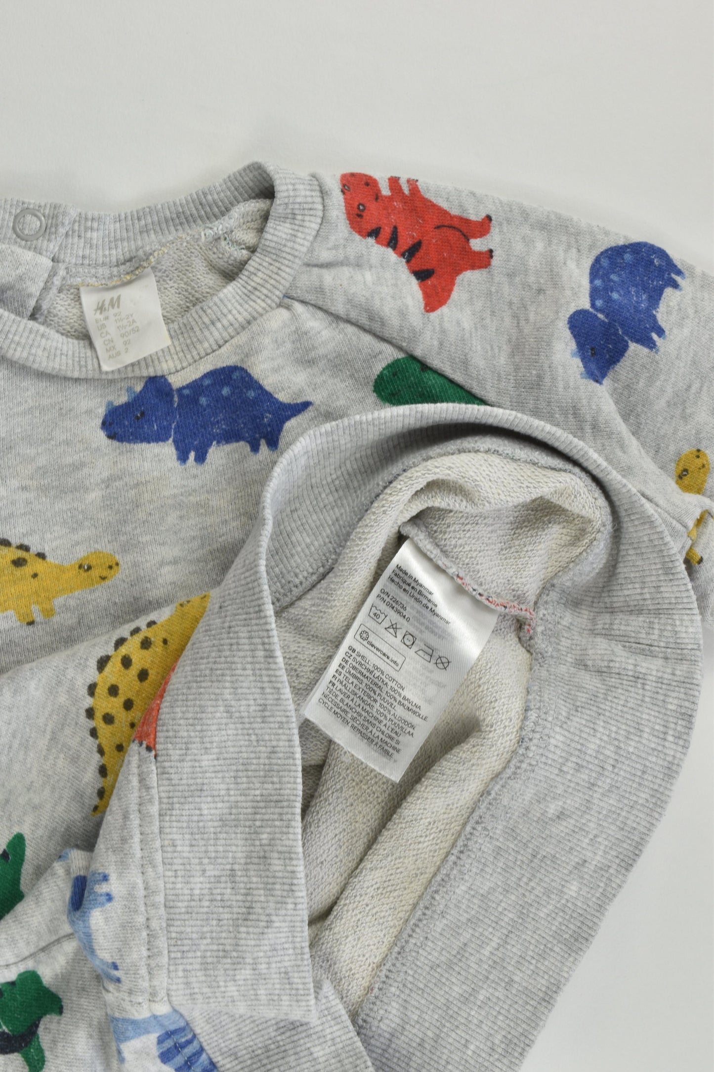 H&M Size 2 (92 cm) Colorful Dinosaurs Sweater
