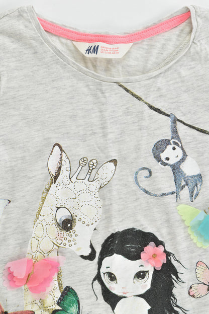H&M Size 7-8 (122/128 cm) Girl and Giraffe T-shirt