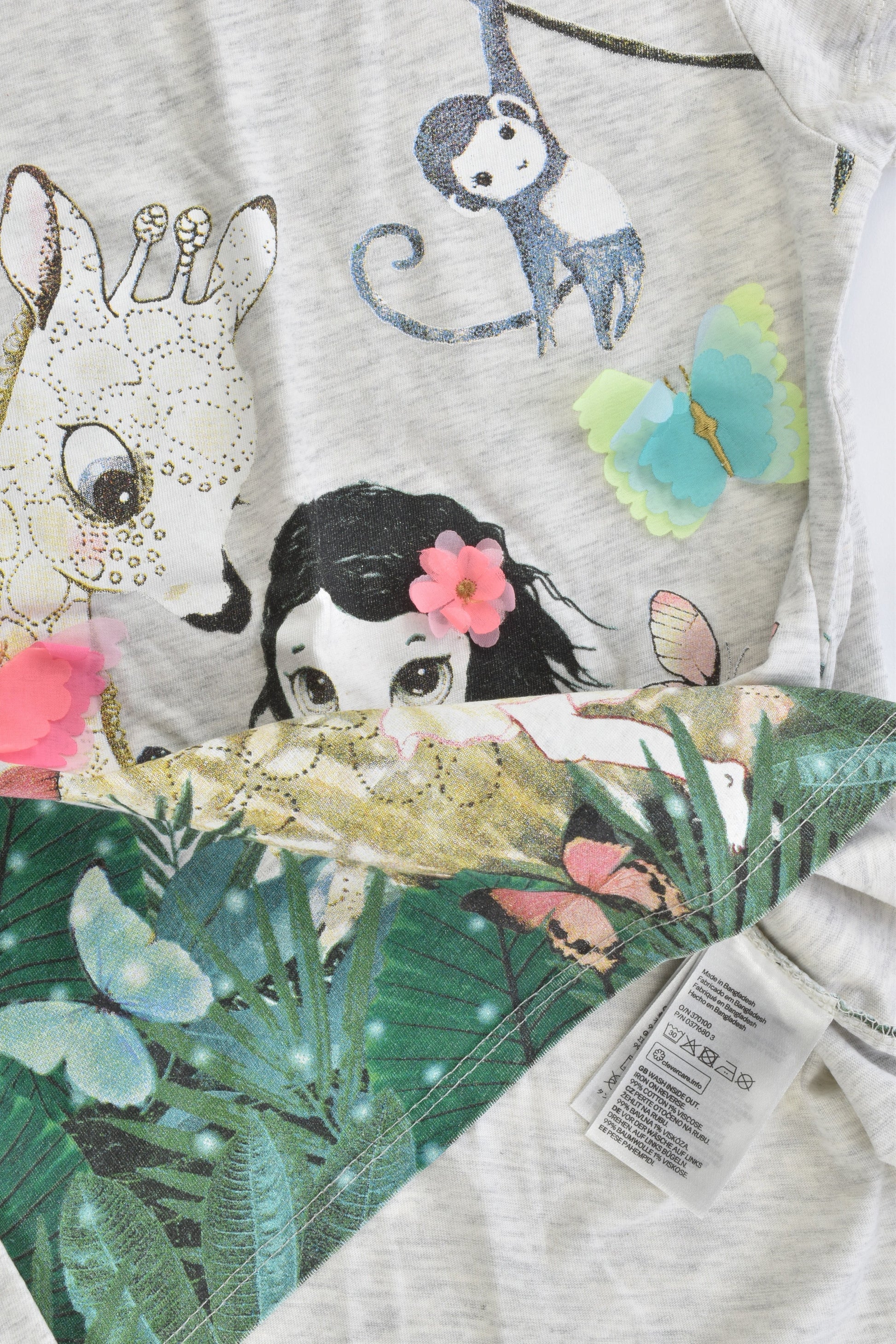 H&M Size 7-8 (122/128 cm) Girl and Giraffe T-shirt