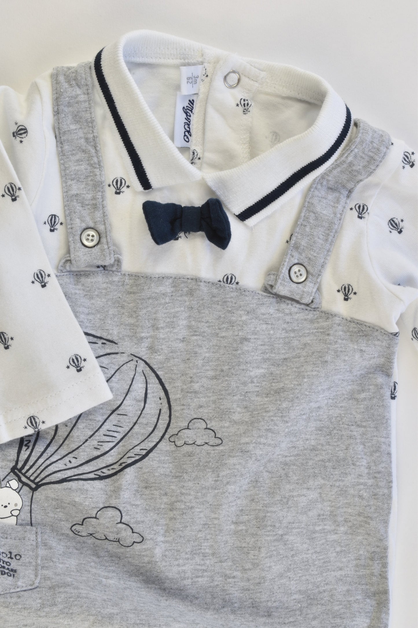 Mignolo (Italy) Size 000 (3 months, 62 cm) "Pronto Ad Esplorare Il Mondo" Footed Romper with Bow