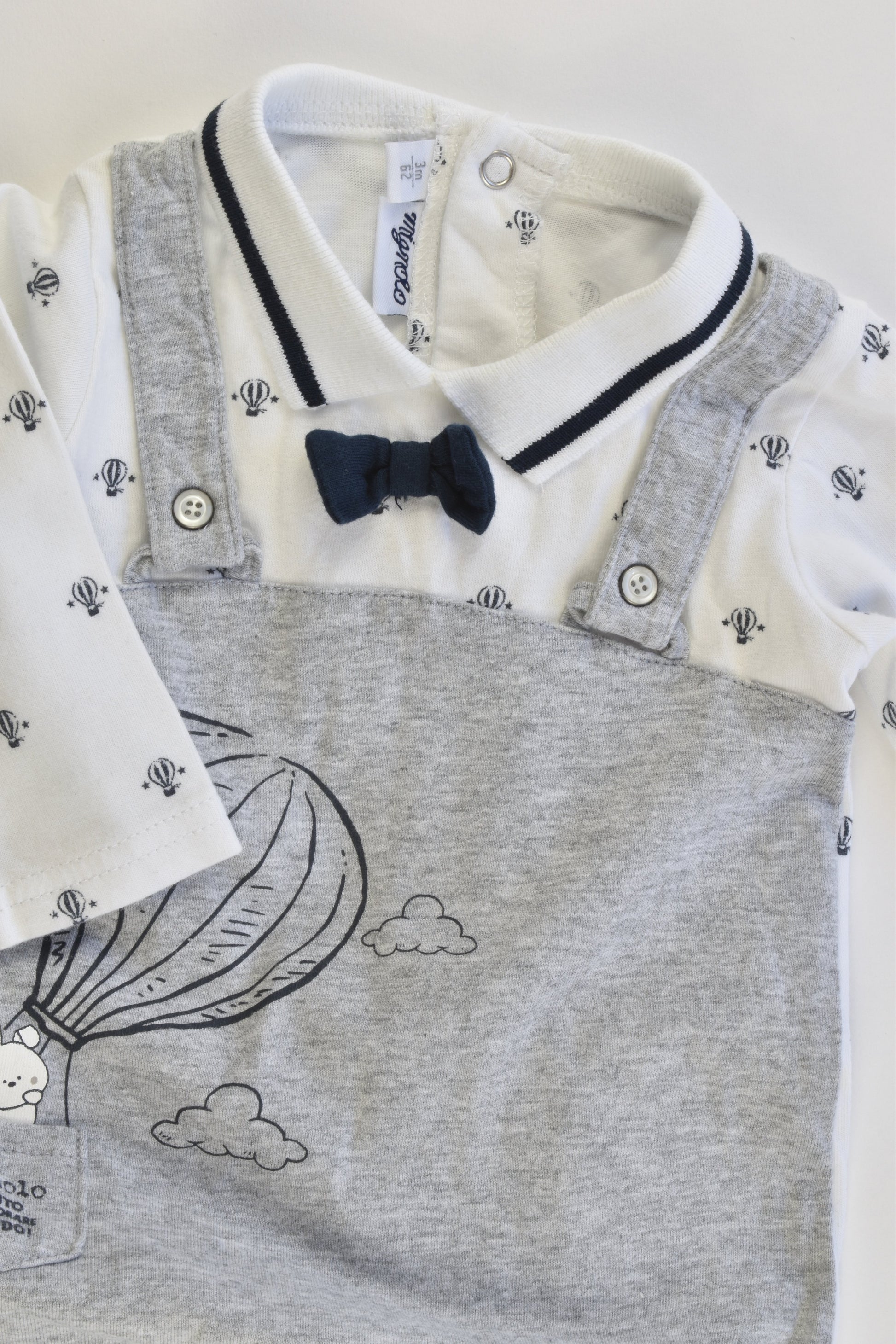 Mignolo (Italy) Size 000 (3 months, 62 cm) "Pronto Ad Esplorare Il Mondo" Footed Romper with Bow
