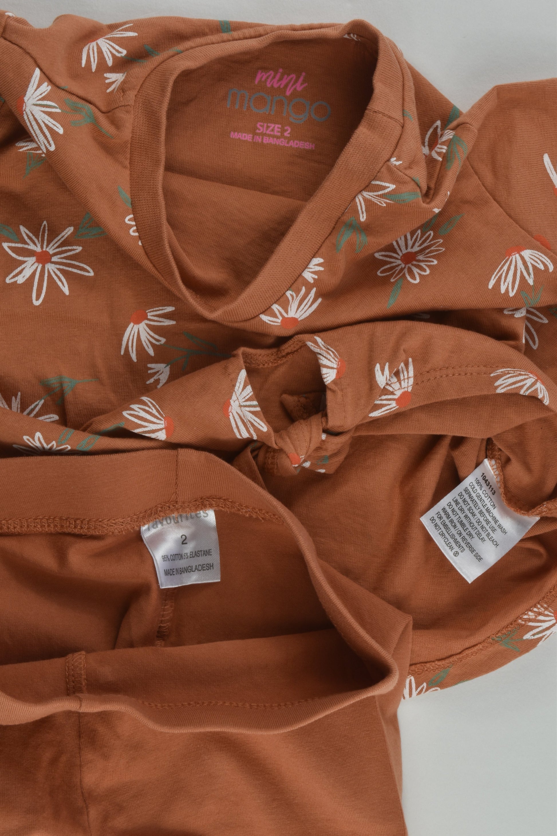 Mini Mango Size 2 Daisy Tie Front T-shirt and Shorts