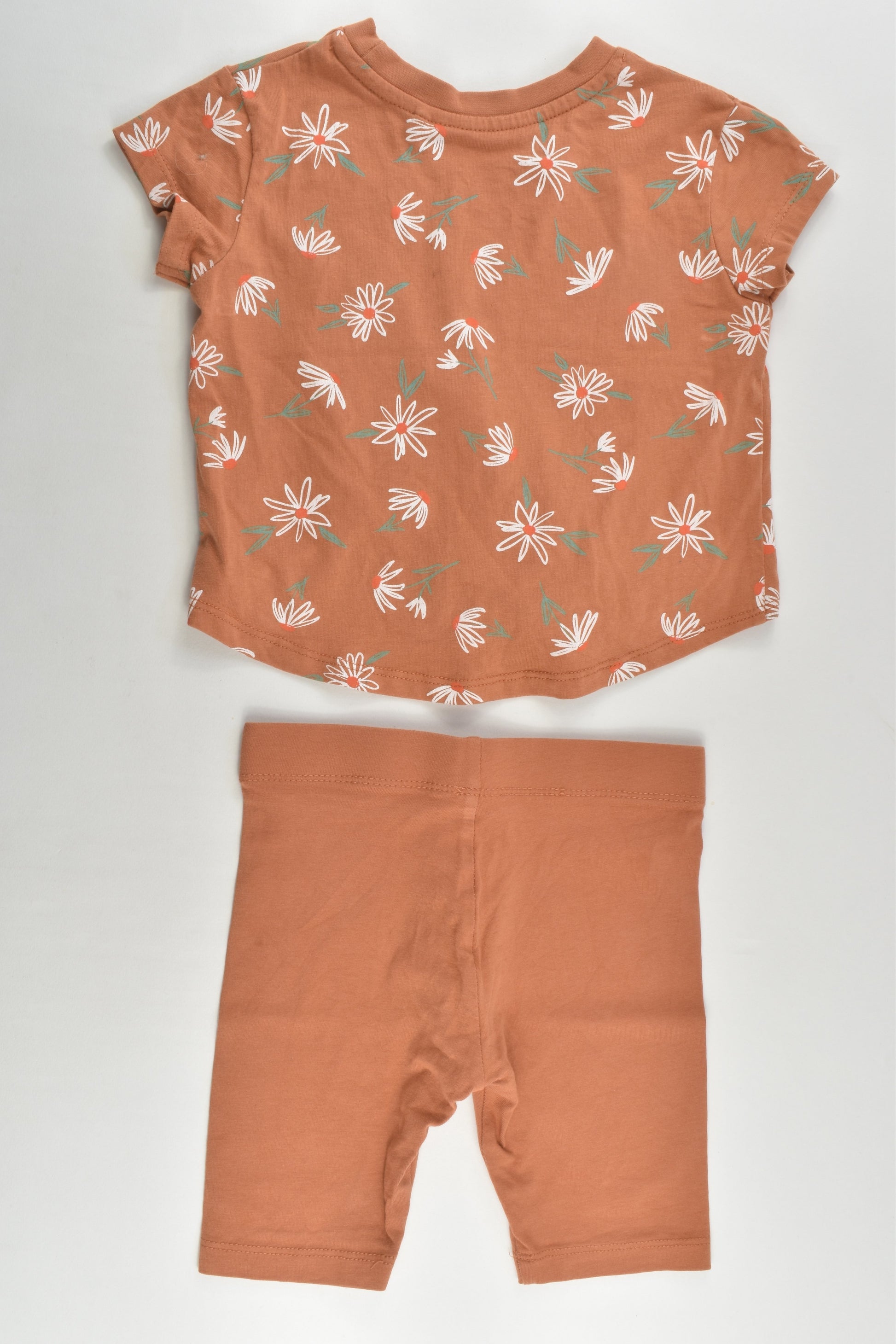 Mini Mango Size 2 Daisy Tie Front T-shirt and Shorts