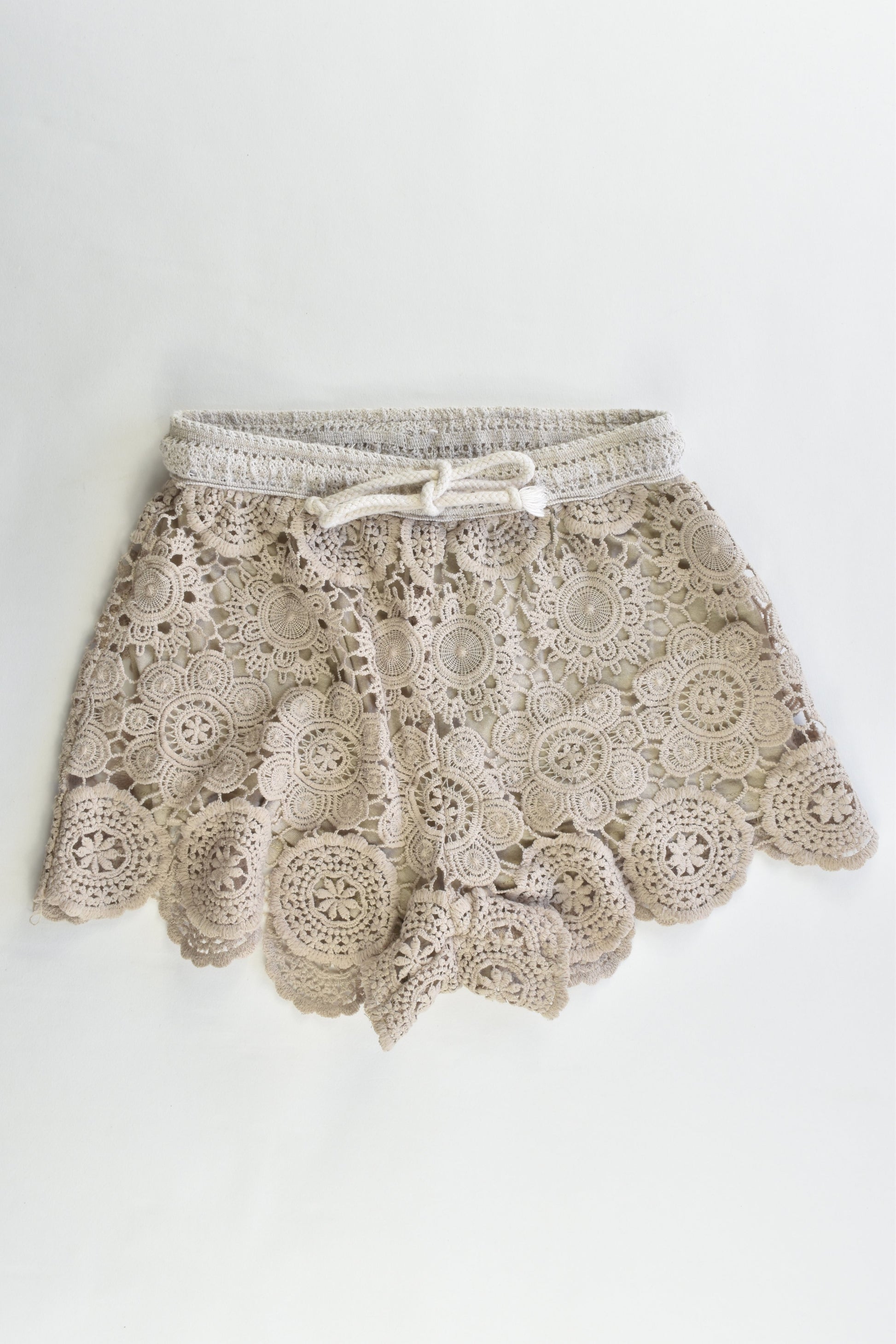 Mooloola Size 8 Lined Lace Shorts