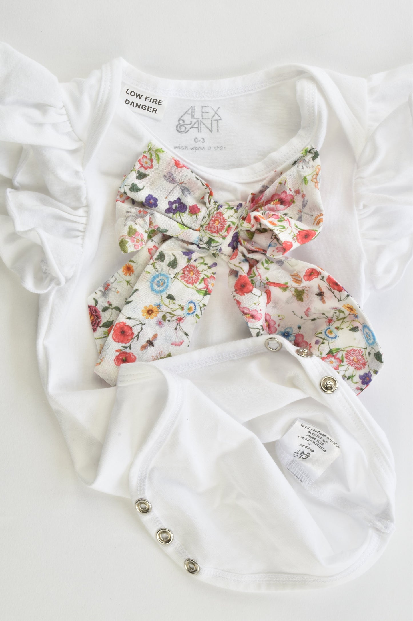 NEW Alex & Ant Size 000 (0-3 months) Floral Bow Bodysuit