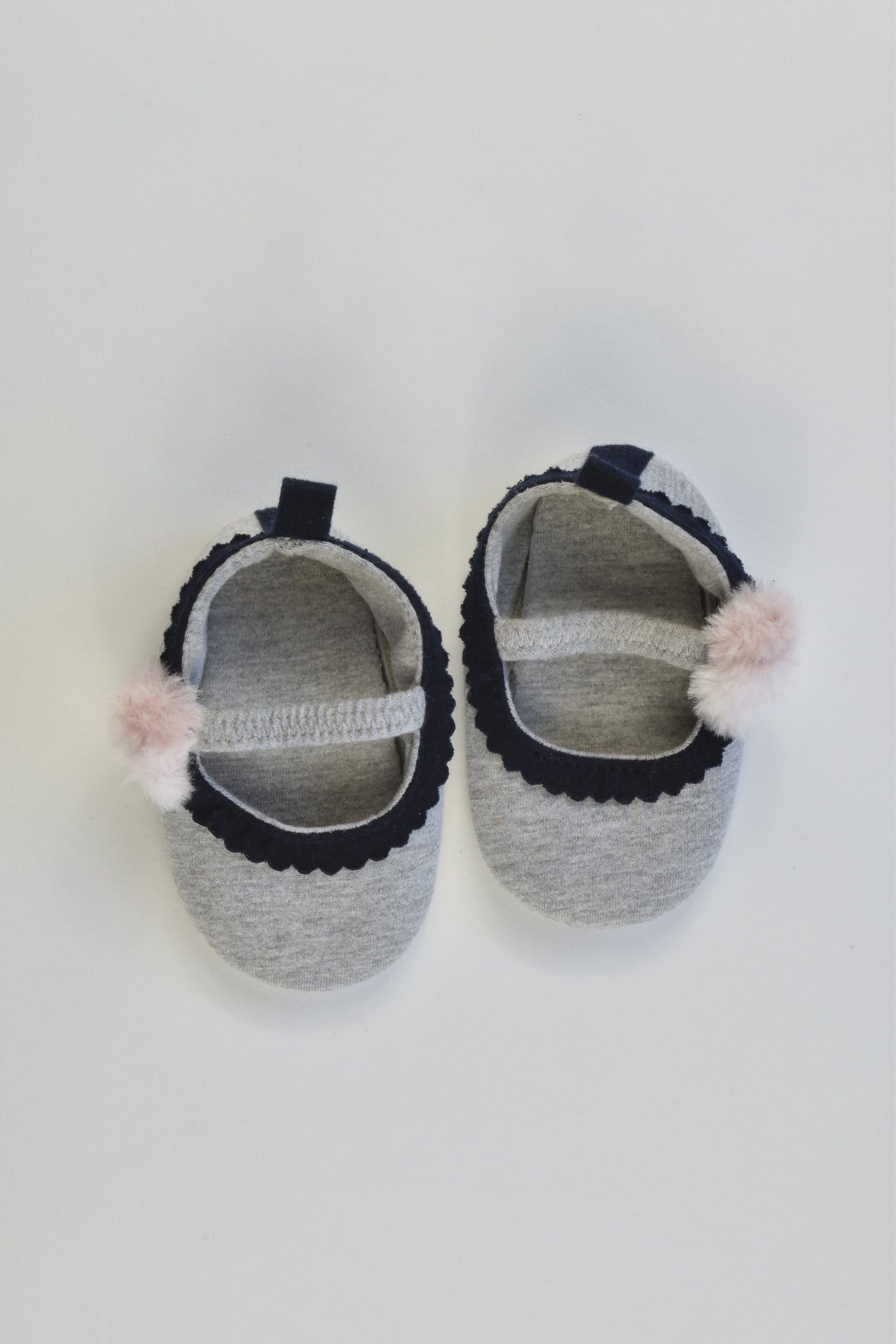 NEW Brand Unknown Size approx 3-6 months Soft Baby Shoes