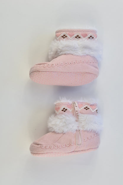 NEW Brand Unknown Size approx 6-9 months Warm Soft Baby Boots