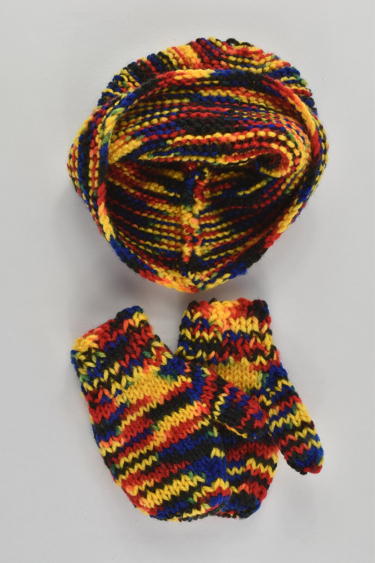 NEW Handmade Size approx 0-1 Knitted Beanie and Mittens