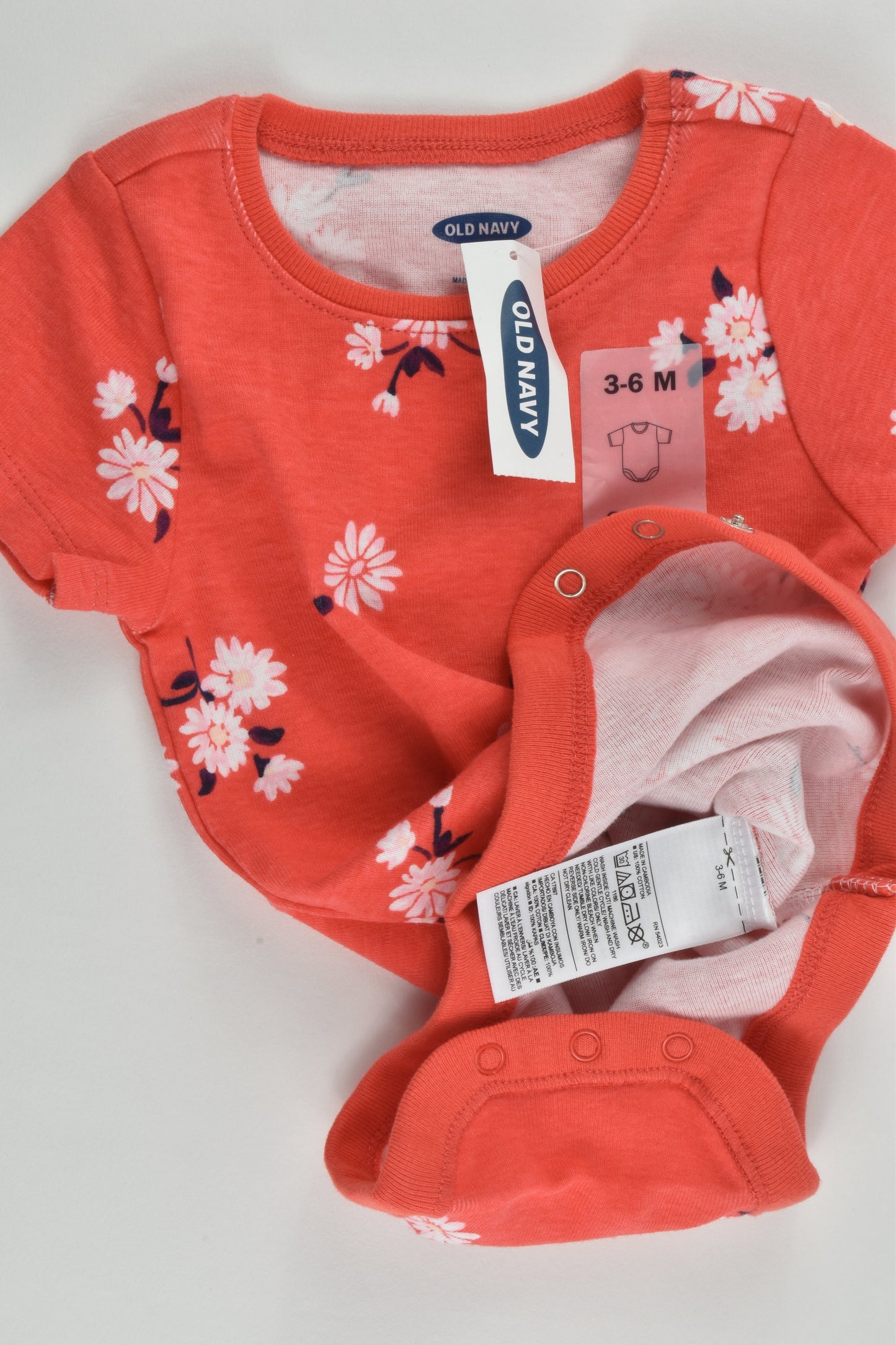 NEW Old Navy Size 00 (3-6 months) Floral Bodysuit
