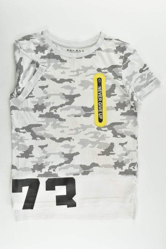 Nutmeg Size 8-9 'Never Give Up' T-shirt