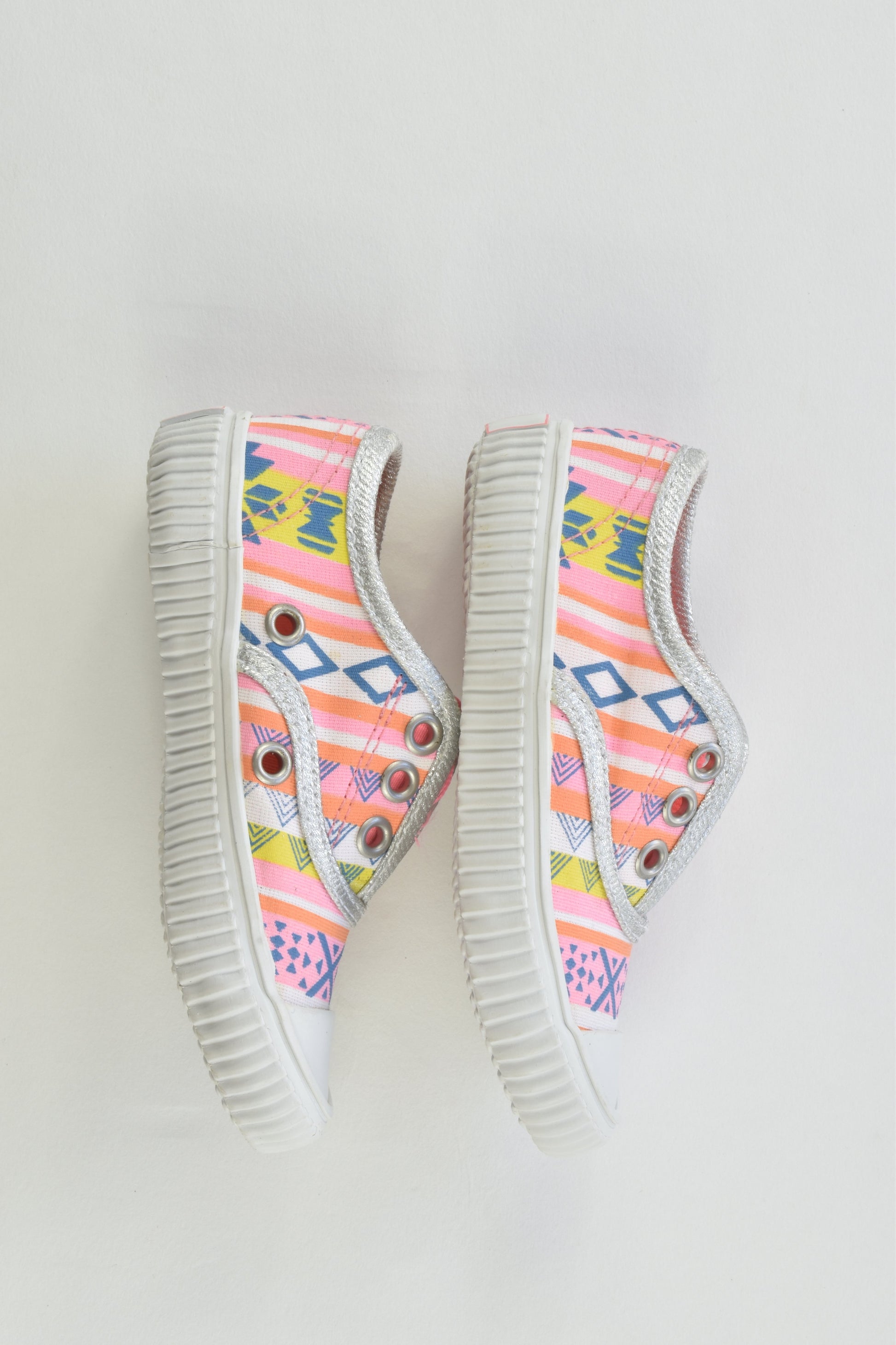 Seed Size 23 Canvas Shoes