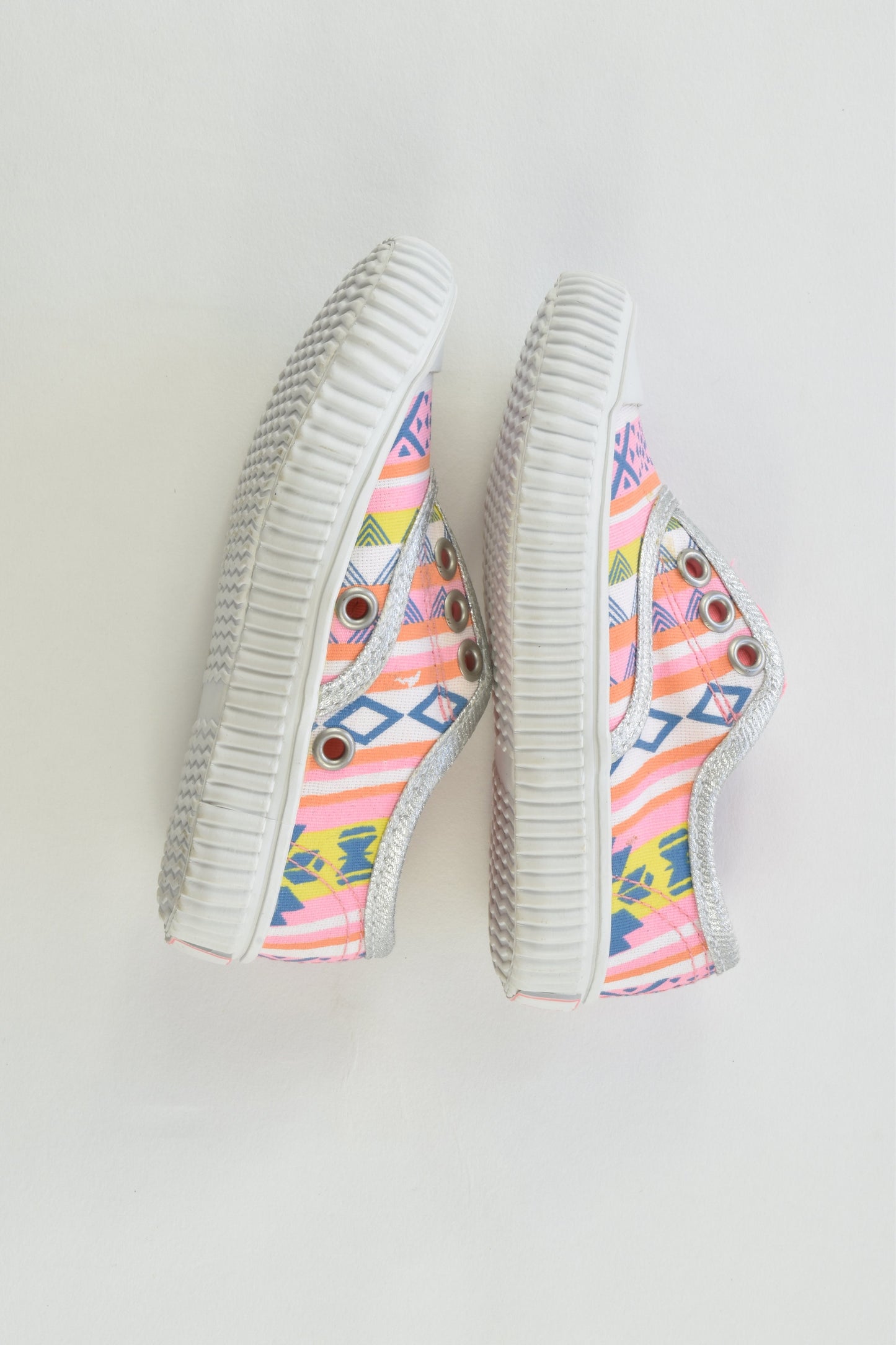 Seed Size 23 Canvas Shoes