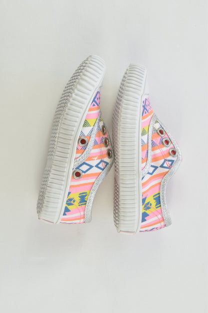 Seed Size 23 Canvas Shoes