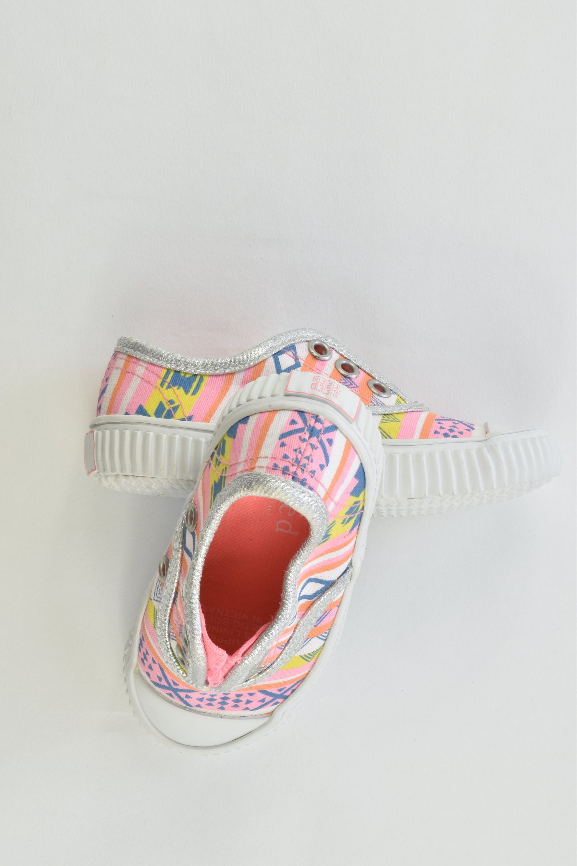 Seed Size 23 Canvas Shoes