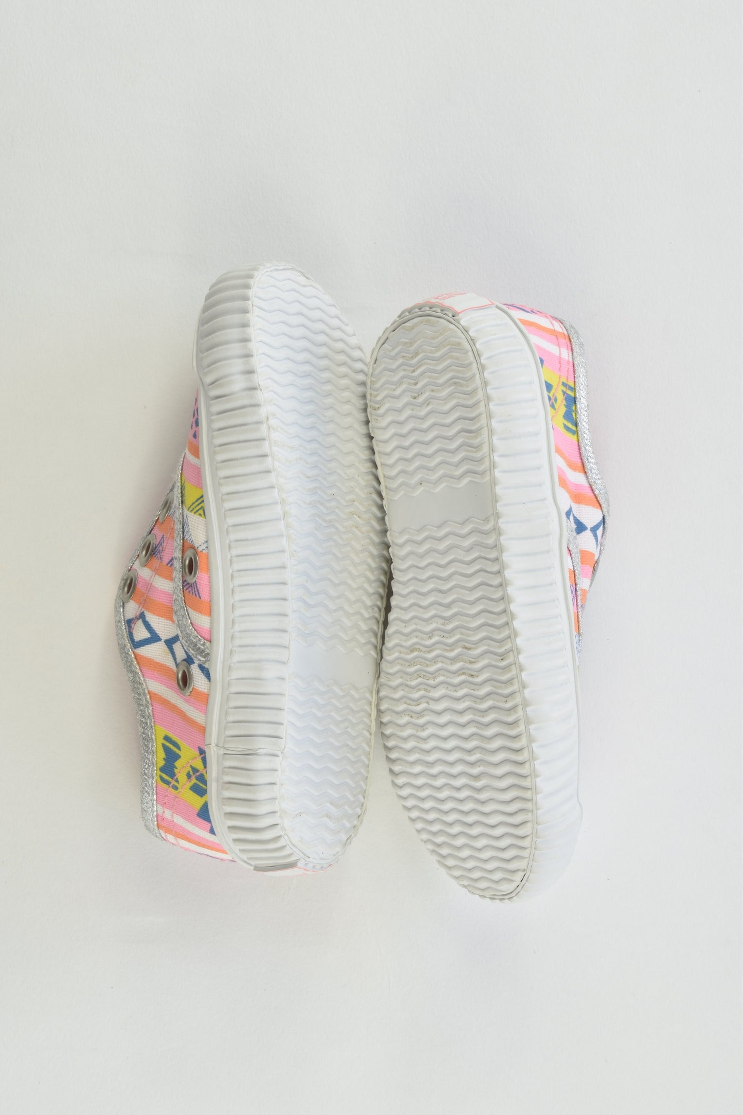Seed Size 23 Canvas Shoes