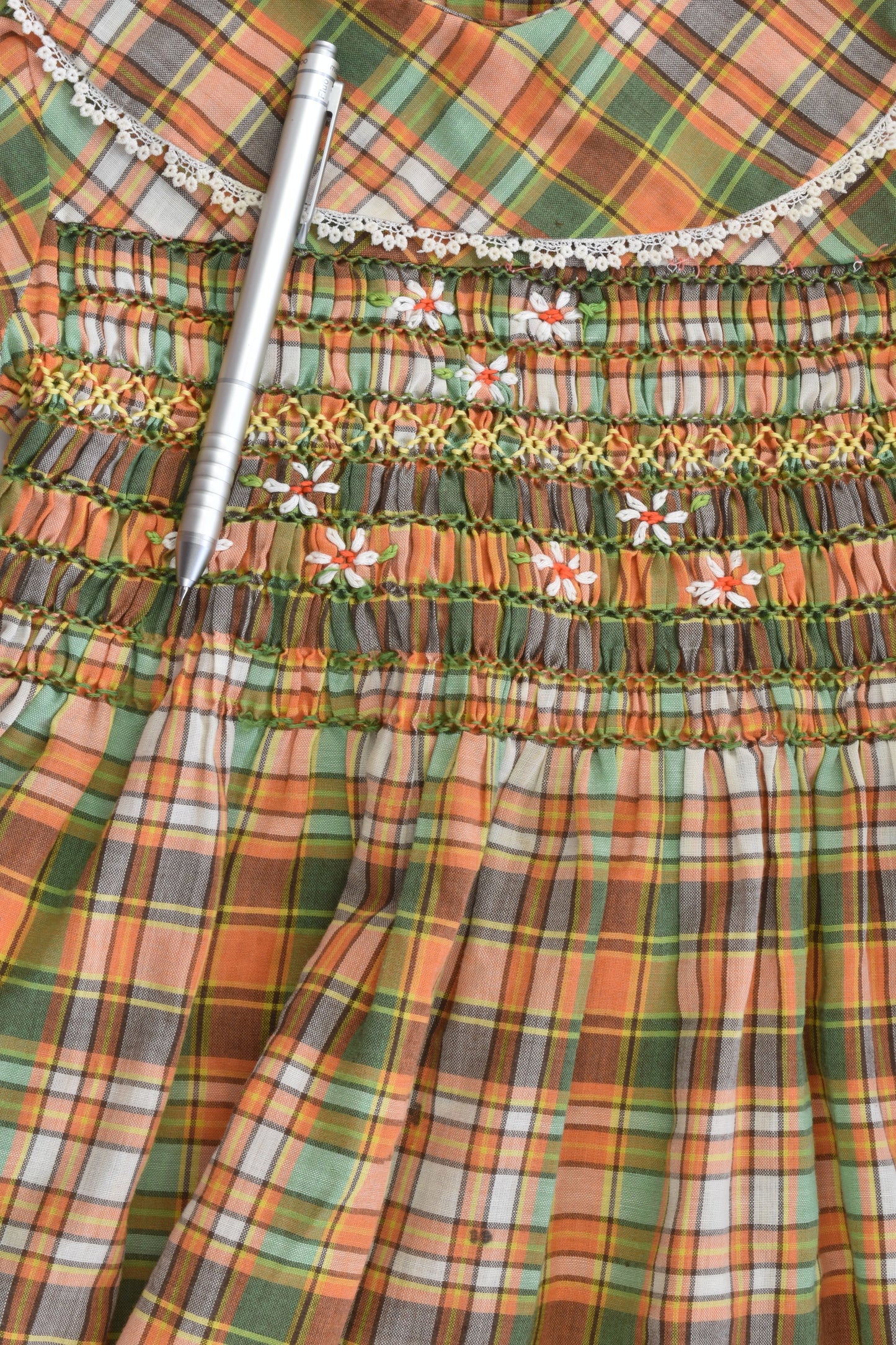 Size approx 2-3 Vintage Checked Smocked Dress