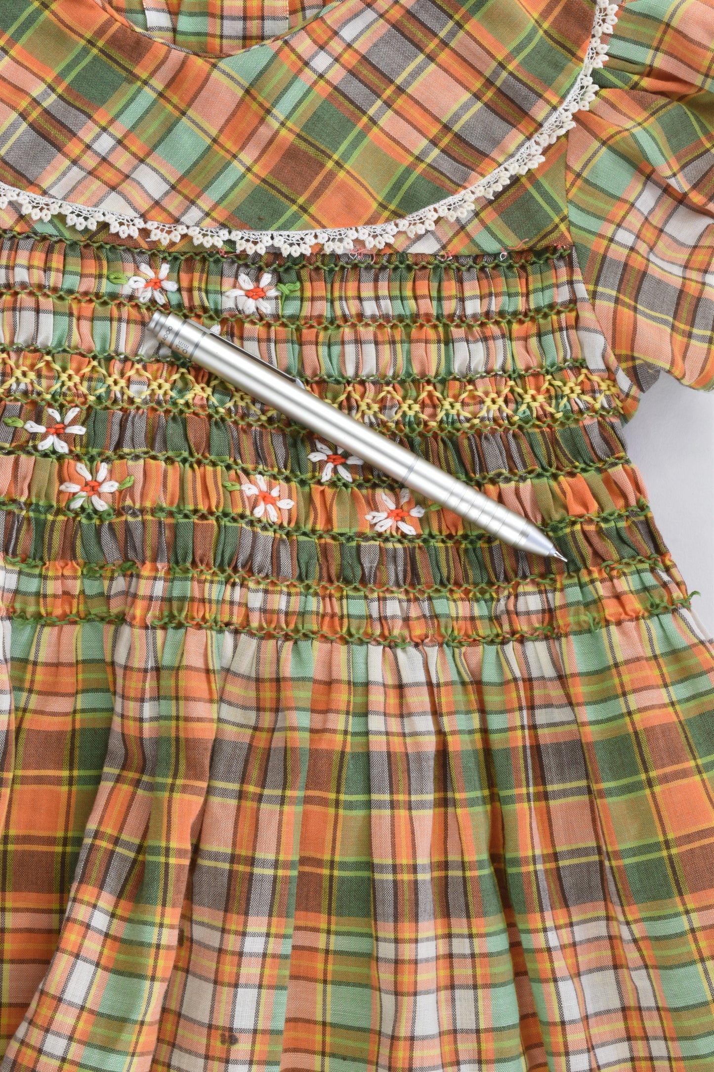 Size approx 2-3 Vintage Checked Smocked Dress