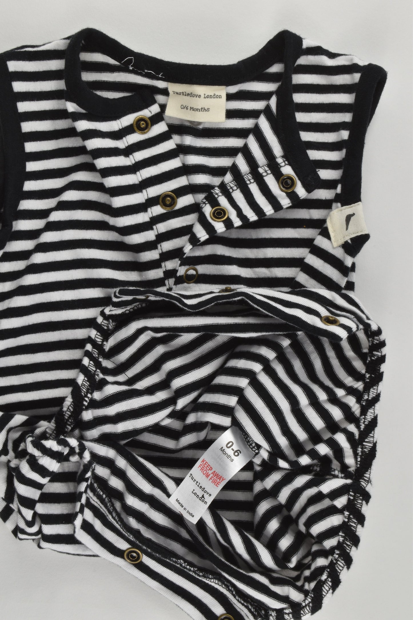 Turtledove London Size 000-00 (0-6 months) Organic Striped Short Playsuit