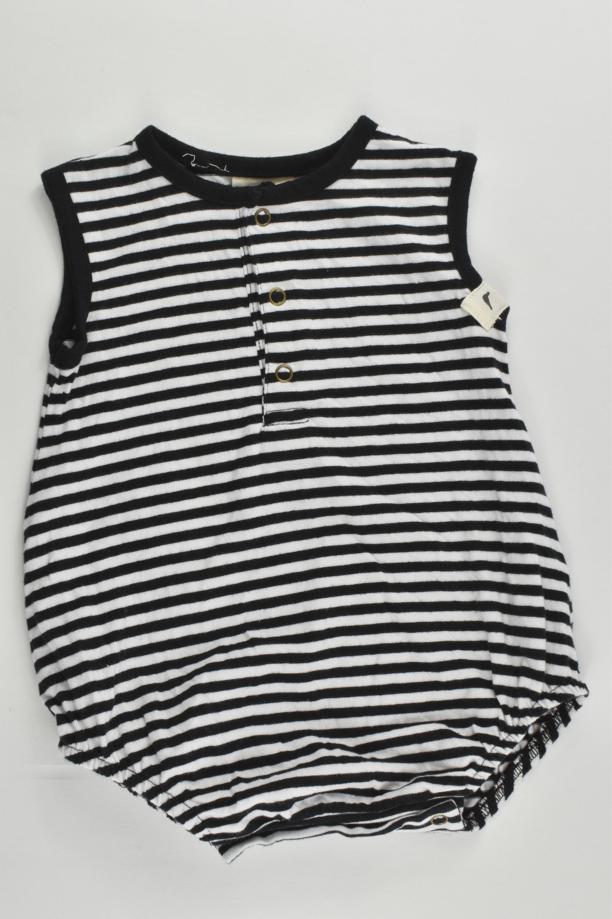 Turtledove London Size 000-00 (0-6 months) Organic Striped Short Playsuit