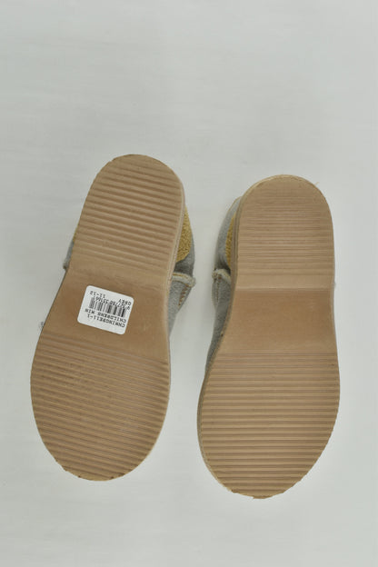 UGG Australia Size 12-13 Sheepskin Boots