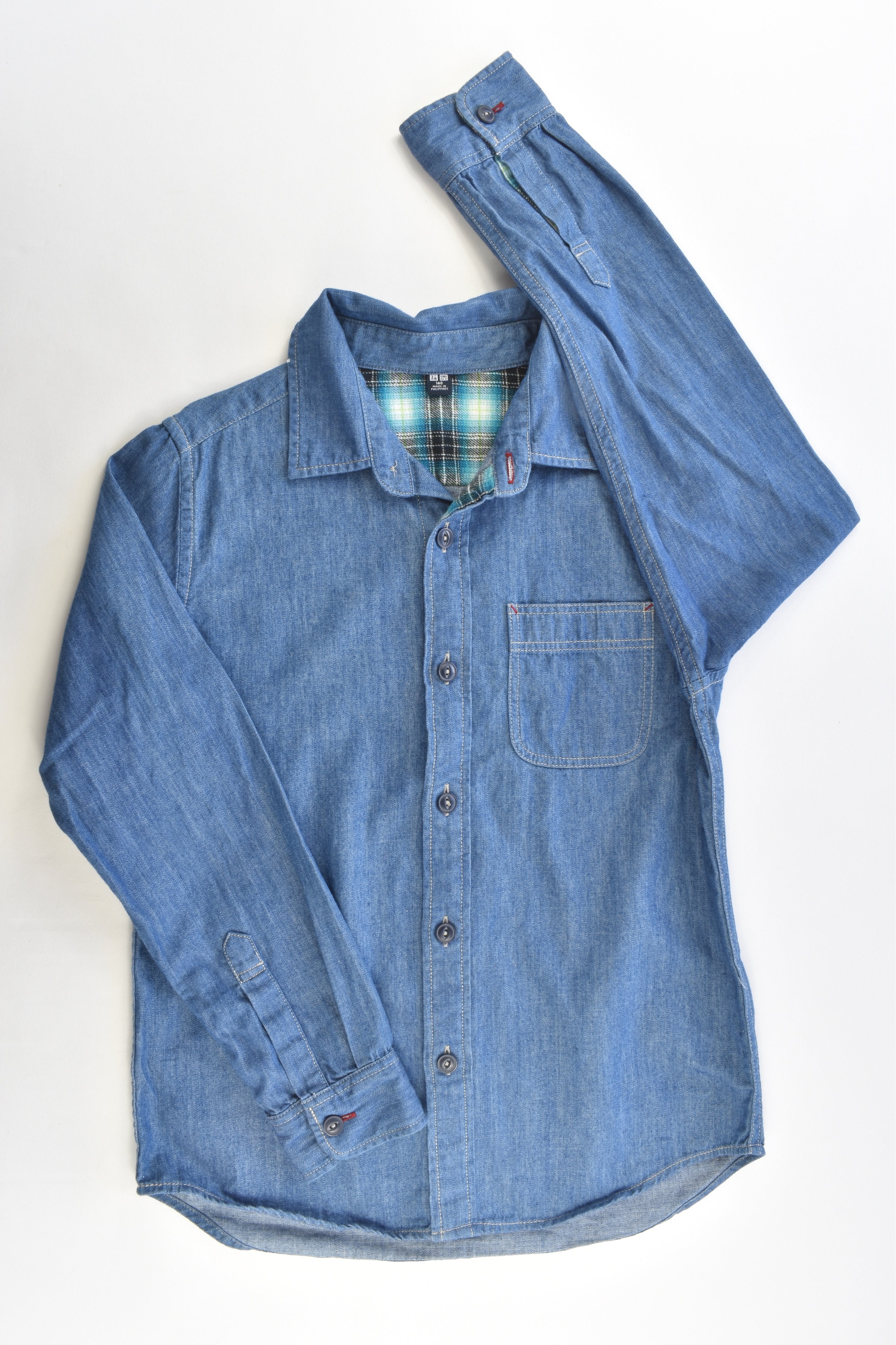 Uniqlo Size 140 cm 10 Collared Denim Shirt MiniMe Preloved Baby and Kids Clothes