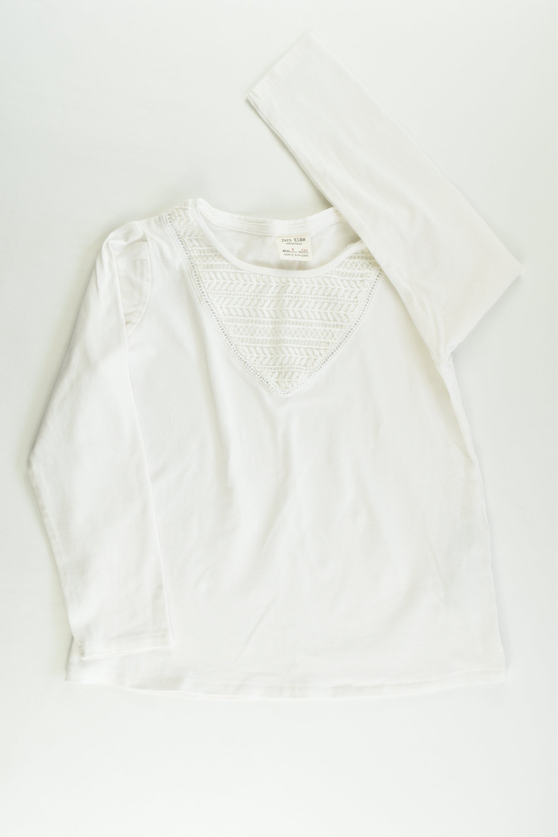 Zara Size 5 (110 cm) Top with Lace Detail